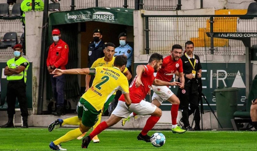 Late goals leave Larne with it all to do against Pacos