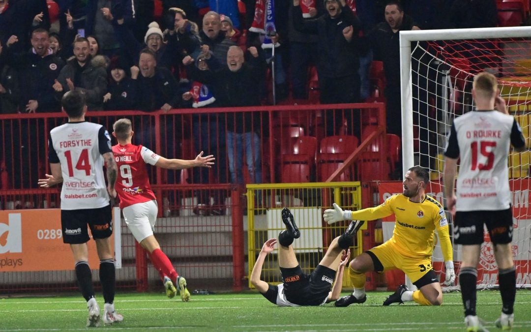 Early blitz helps Larne return to winning ways