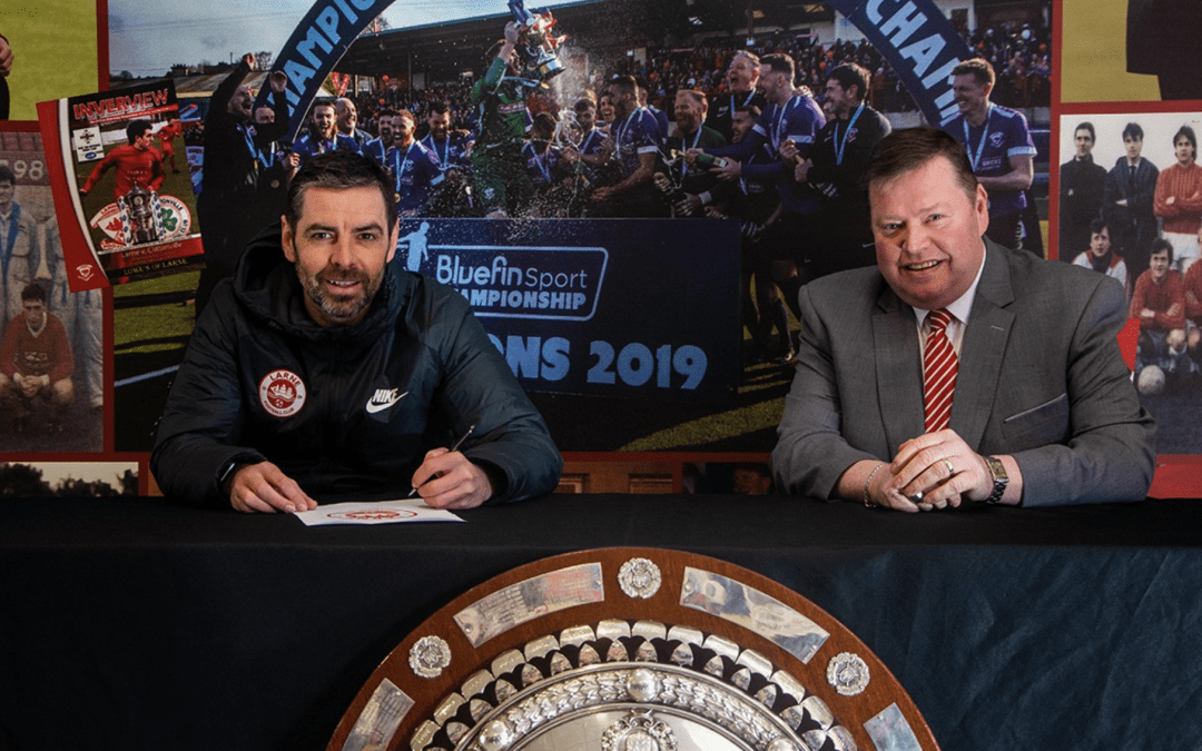 Larne boss Lynch signs contract extension