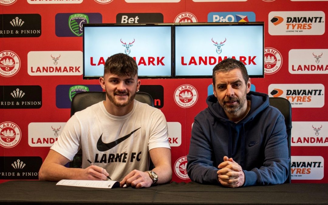 Lee Bonis arrives at Inver Park