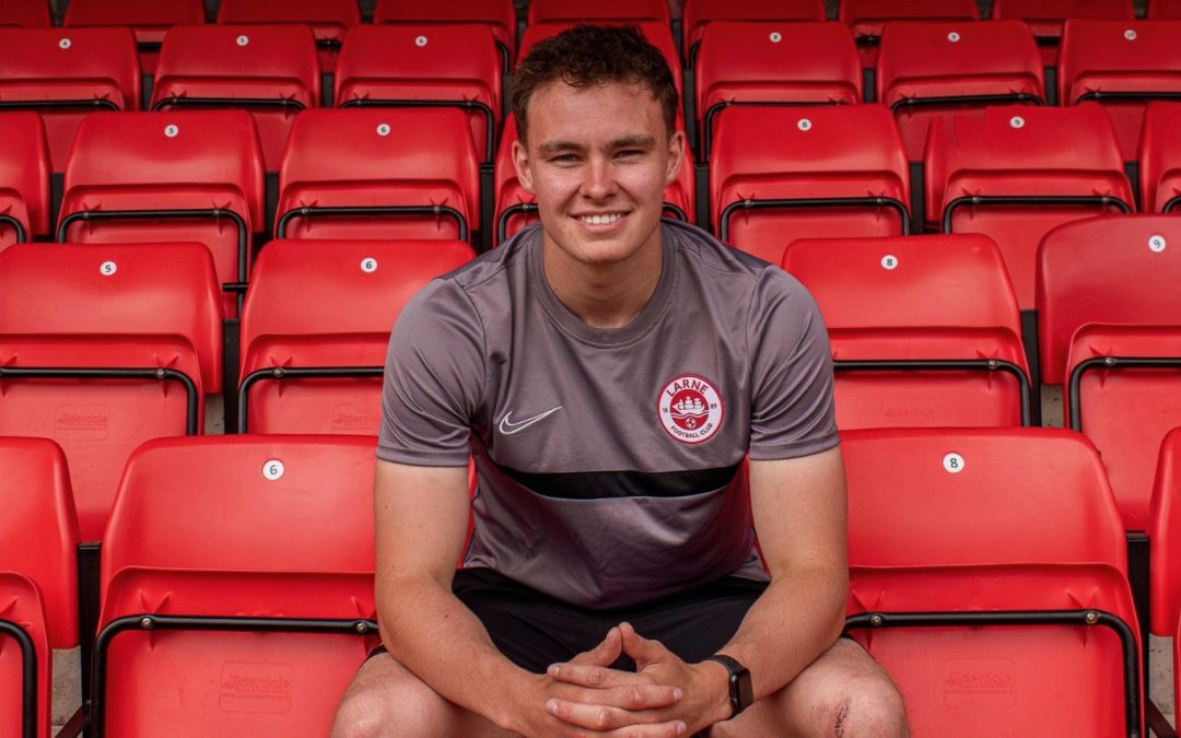 Larne swoop for Kofi Balmer signature