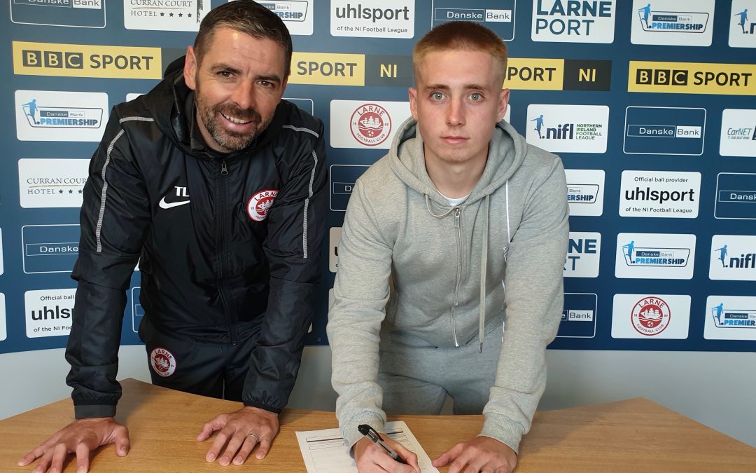 Conor McKendry puts pen to paper for Invermen