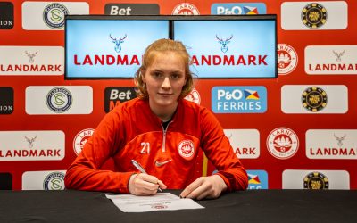 Kate Smith makes history at Inver Park with professional contract