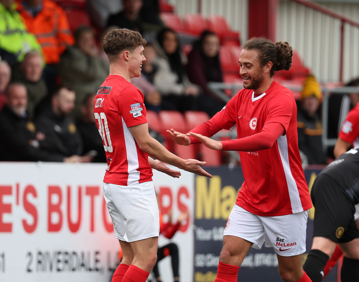 Larne v Carrick Rangers 014