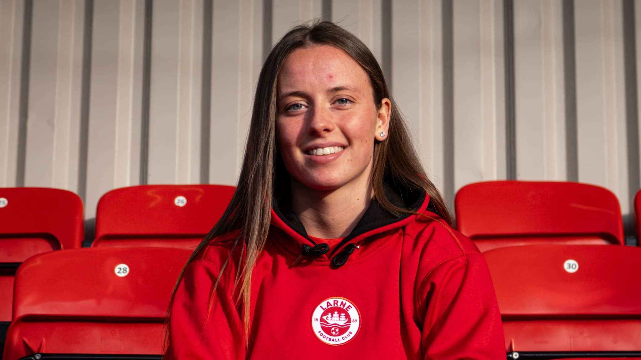 QuinnSignsForInver Maureen Quinn signs for the Larne FC Women.