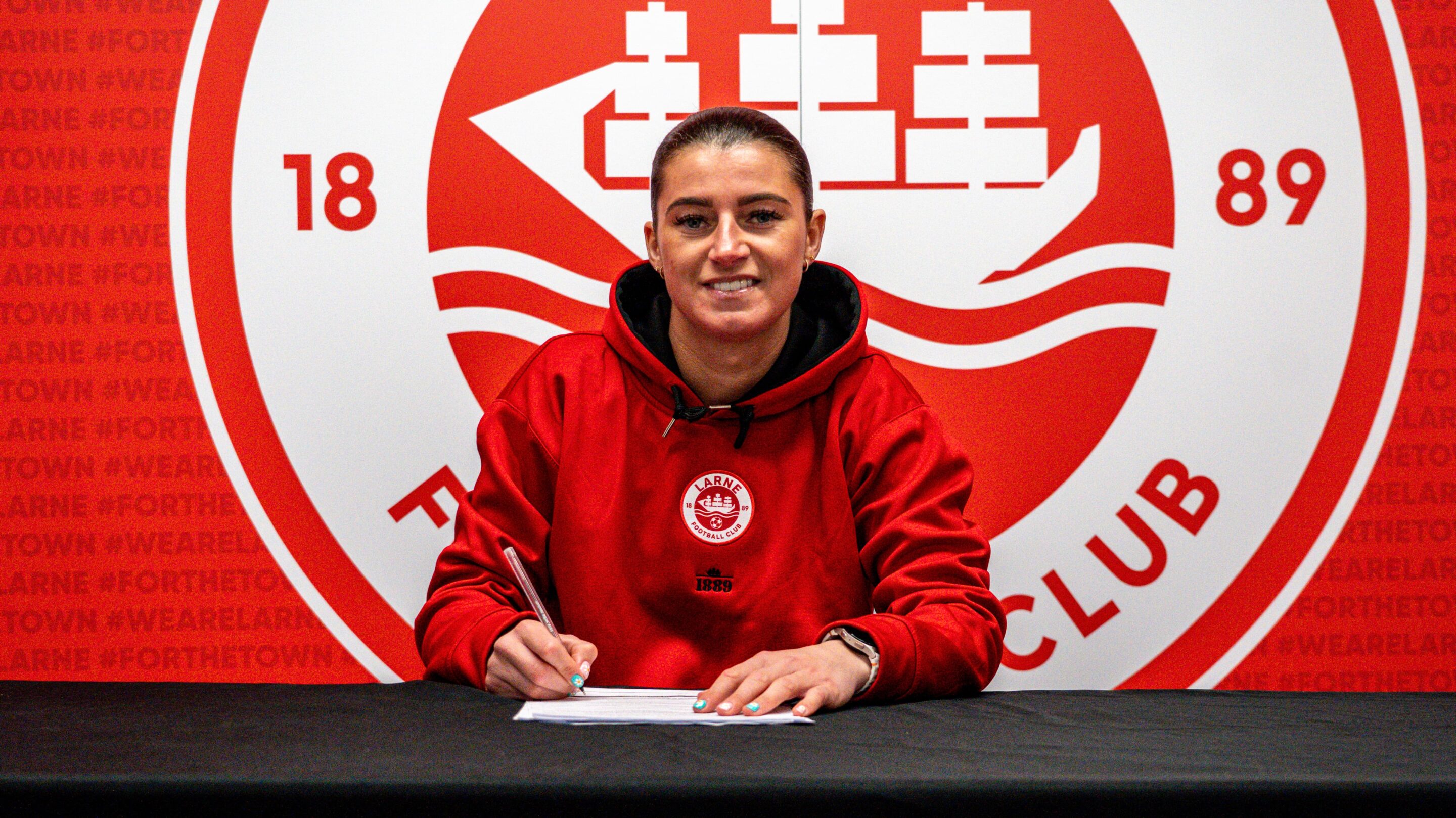 Shannon Dunne signs for the Inver Women